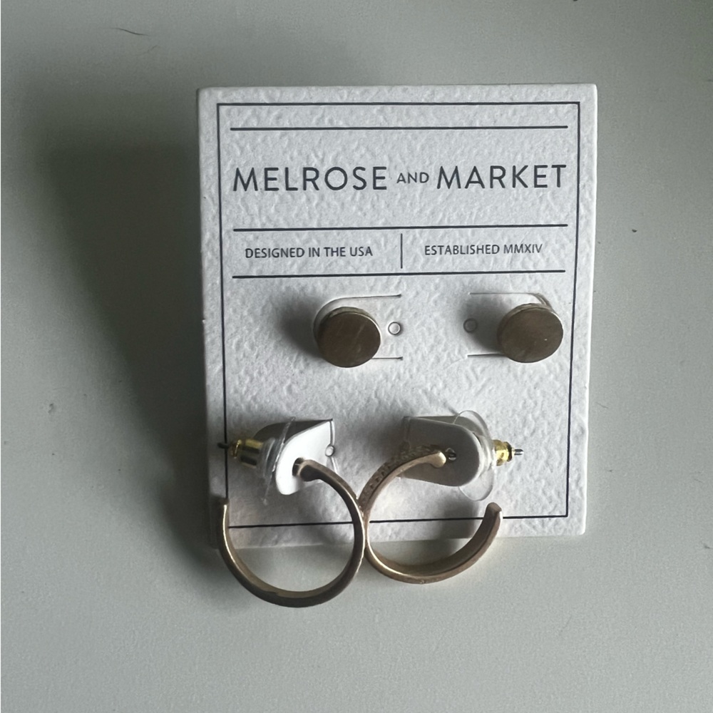 Two pairs of women’s earrings to be sold together